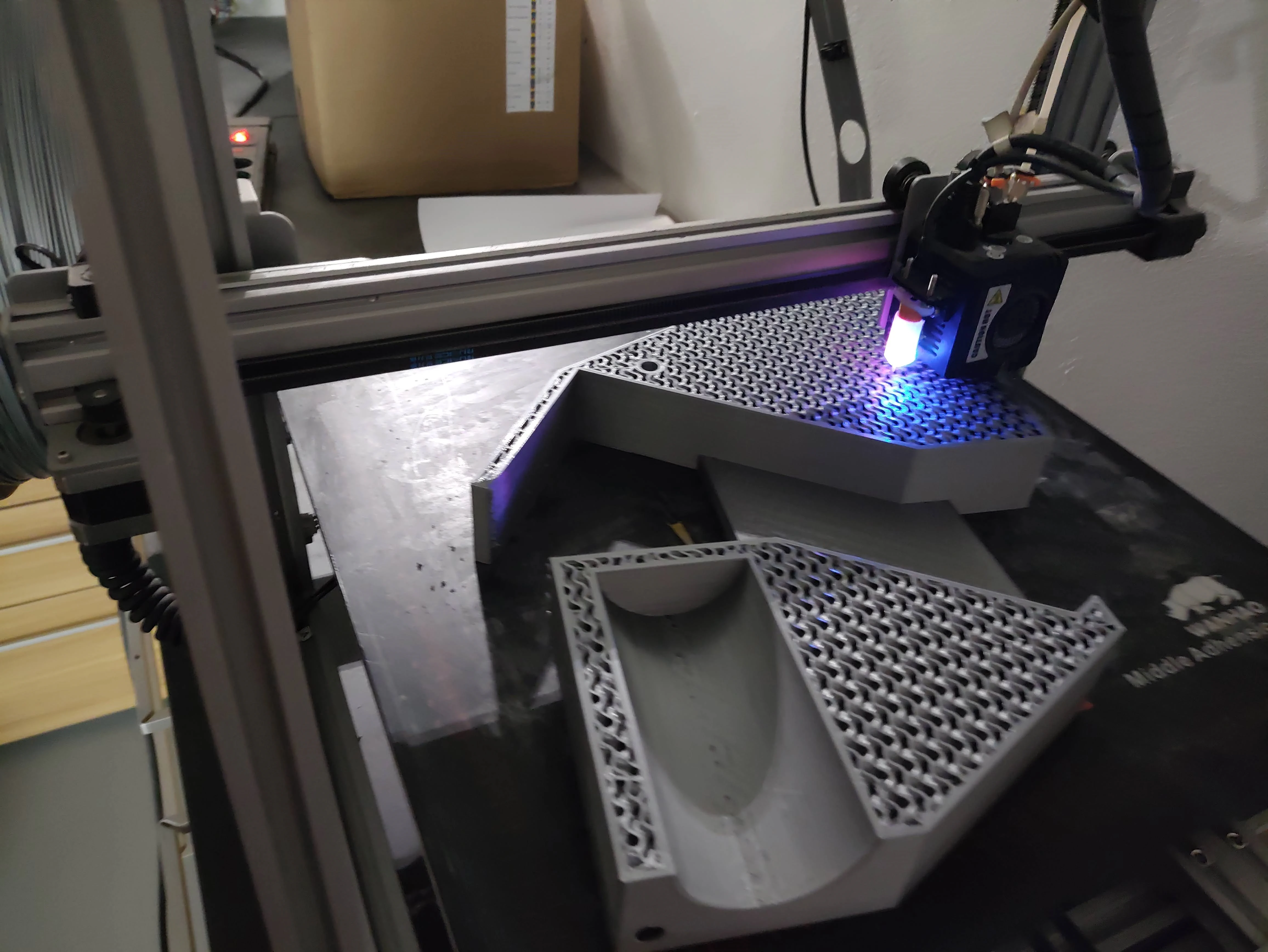 3D tiskanje po dogovorjeni specifikaciji iz polietilena, 3D tiskanje, polietilen, proizvodnja, prototipiranje, srednja serija, stroji, okoljska zavest, trajnostna proizvodnja